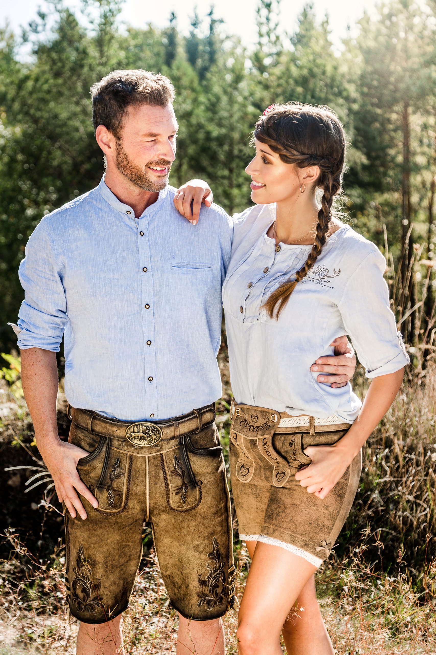 Traditionelle Trachtenmode für Paare